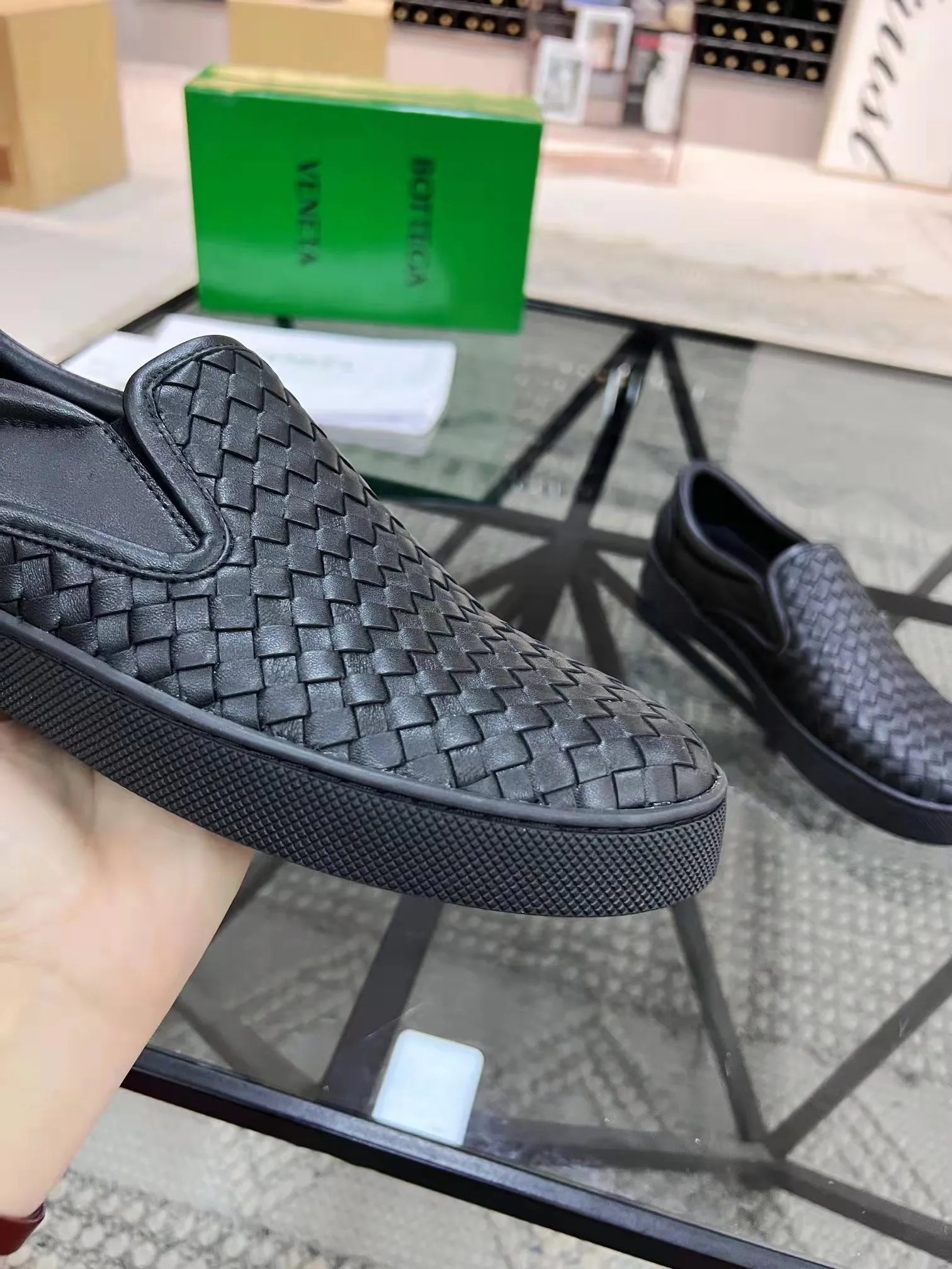 Men's men's shoes 💰420 [New style] 🎍🎍⚠️BOTTEGA VENETA) BV fashionable and casual classic, classic on sale ⬆️⬆️! (High quality) only better than genuine products from counters! Top handcrafted woven decoration [strong]💯💯 Breathable mesh lining plus mixed sheepskin and original latex feet! Genuine rubber anti-slip outsole! ! Super comfortable! Welcome to compare the authentic products at the counter! 38 to 44 (45 can be customized